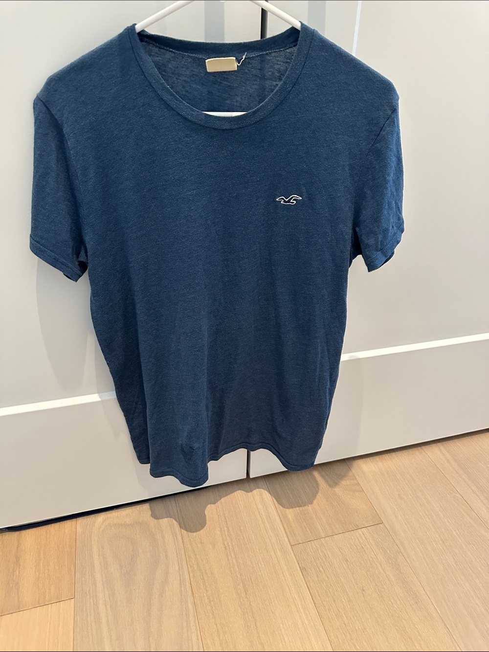 Hollister Men's Dark Blue Crew Neck Tee with Logo